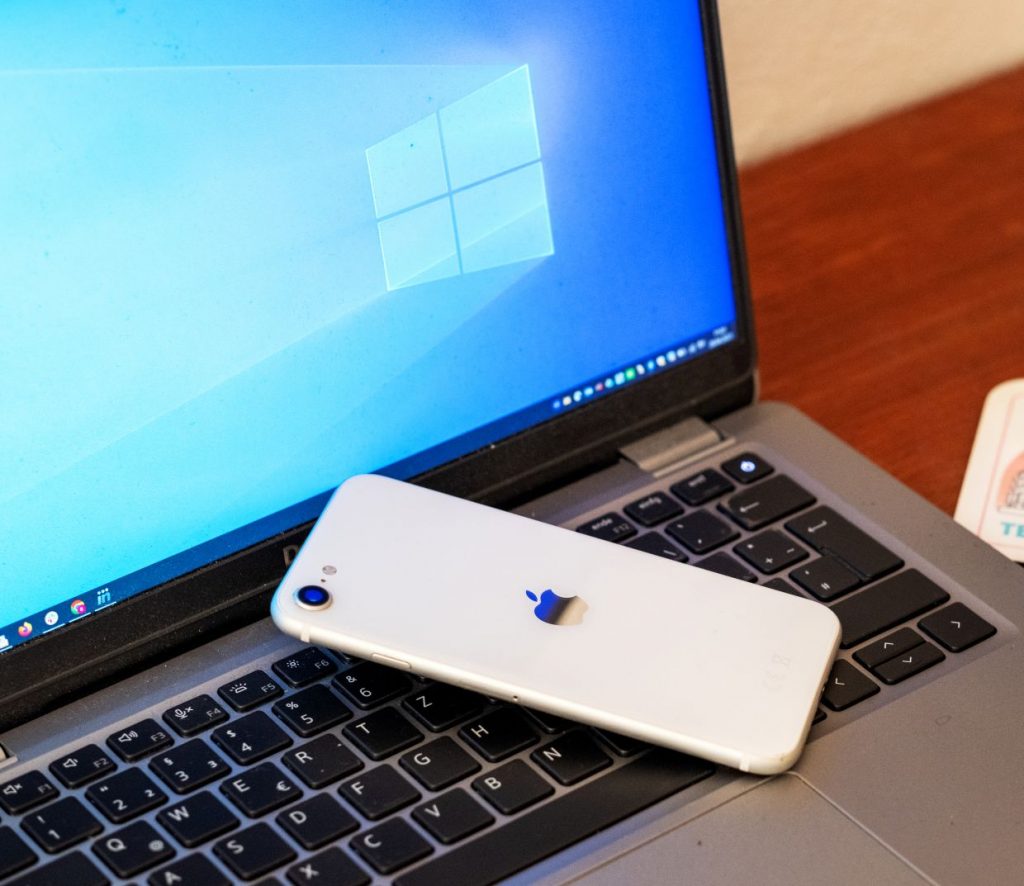 Windows computers and iphones connect