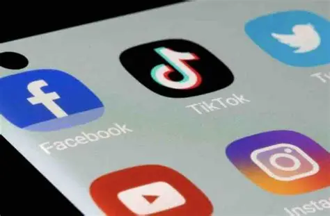 Quand l’Australie bannit les réseaux sociaux aux moins de 16 ans : un modèle ou une impasse ?