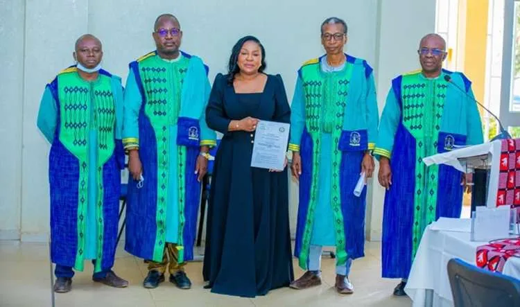 Blockchain, inclusion financière et innovation africaine : Hadja Fatimata Ouattara Sanon obtient son doctorat en informatique.