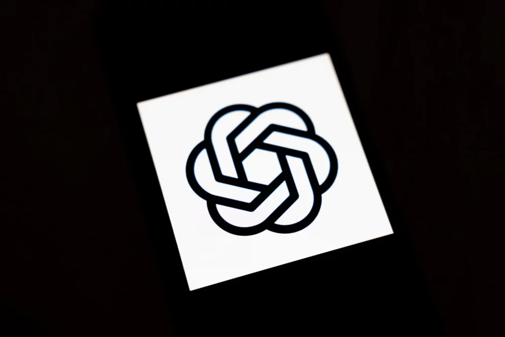 GPT-5.2 : face à Gemini 3 de Google, OpenAI lance un nouveau modèle pour rester numéro 1