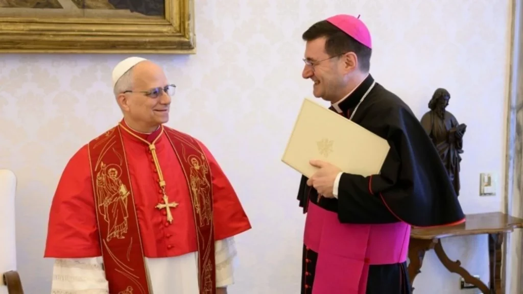 « L’IA n’est pas moralement neutre », le pape Léon XIV hausse le ton sur l’IA, qu’il voudrait voir « désarmée » Le pape signe son encyclique en partie de die e a l ia