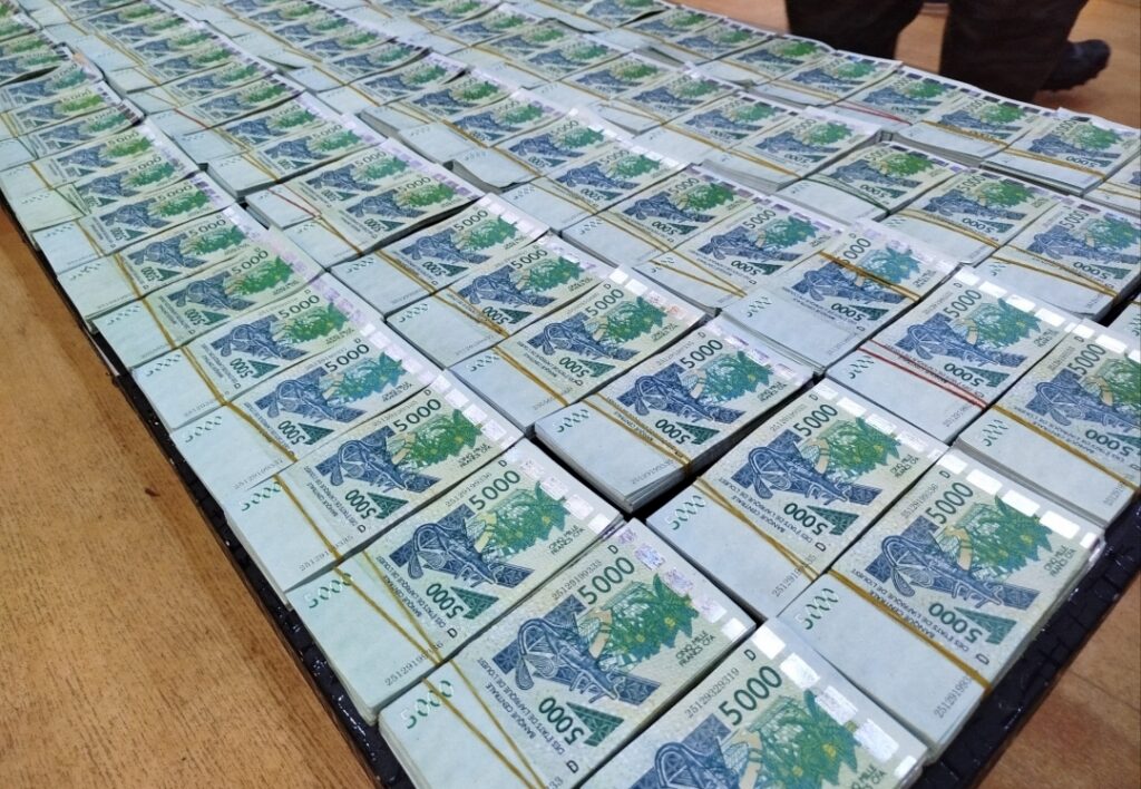 Burkina Faso : 60 millions de FCFA en faux billets saisis dans un car à Tenkodogo